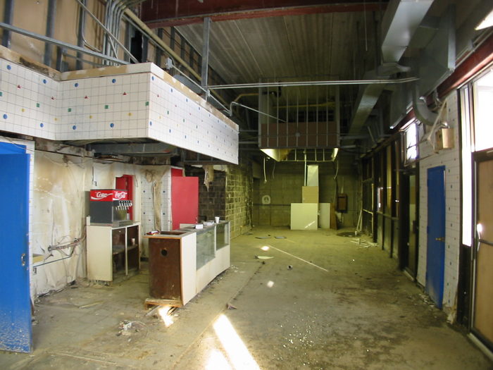 Union Lake Twin Cinemas - May 2002 Photo (newer photo)